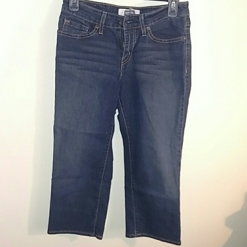 🌺Levi's signature Capri jeans